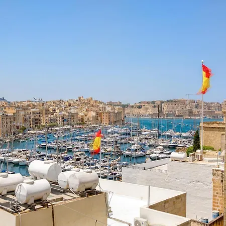 Three Cities 3 Bedroom Townhouse With Rooftop Terrace And Marina Views بيرغو