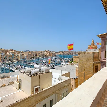 شقة Three Cities 3 Bedroom Townhouse With Rooftop Terrace And Marina Views بيرغو