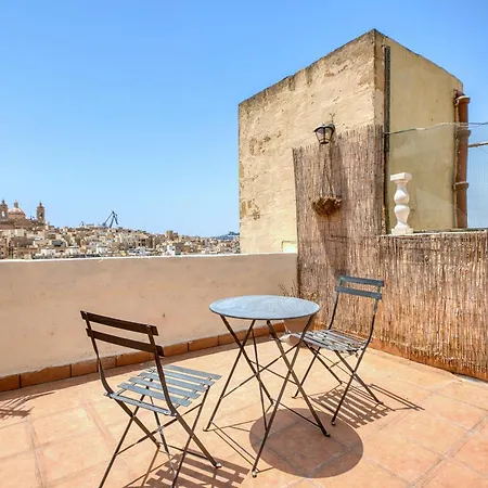 Three Cities 3 Bedroom Townhouse With Rooftop Terrace And Marina Views * بيرغو