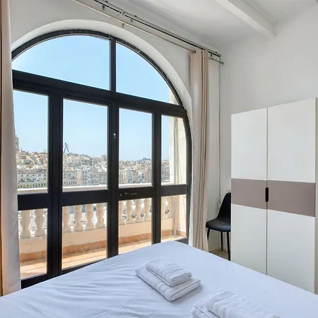 شقة Three Cities 3 Bedroom Townhouse With Rooftop Terrace And Marina Views بيرغو