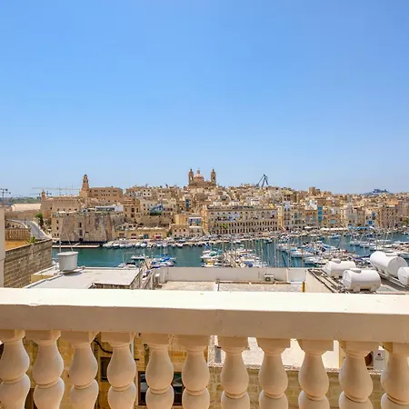 Three Cities 3 Bedroom Townhouse With Rooftop Terrace And Marina Views *
