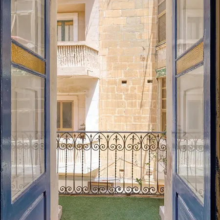 Three Cities 3 Bedroom Townhouse With Rooftop Terrace And Marina Views * بيرغو